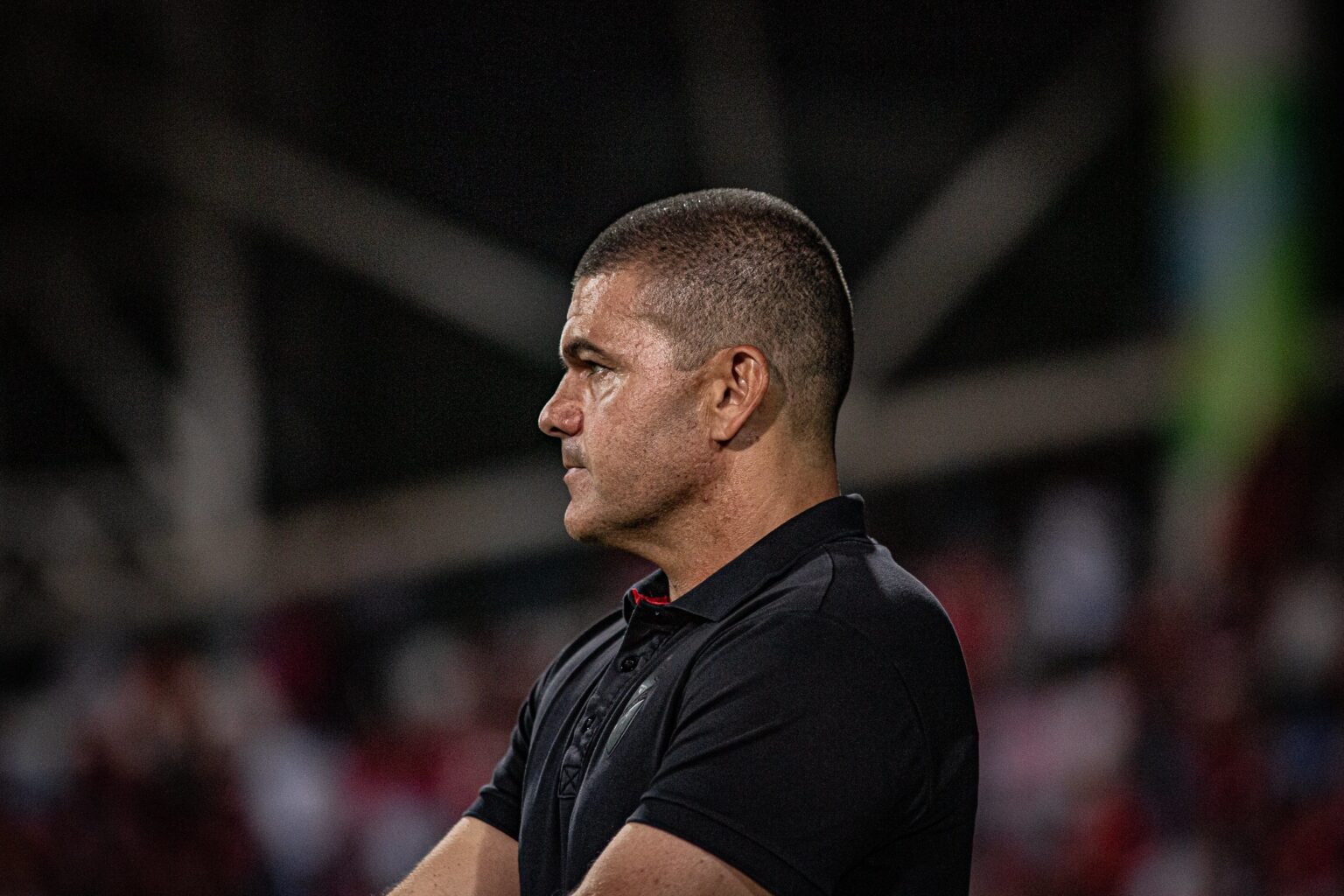 Louzer Reflete sobre Eliminação do Vila e Agradece à Torcida Apaixonada Louzer Reflete sobre Eliminação do Vila e Agradece à Torcida Apaixonada