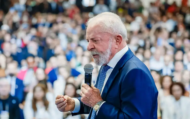 Lula Adota Novas Estratégias na Corrida Eleitoral para Enfrentar Críticas sobre Idade