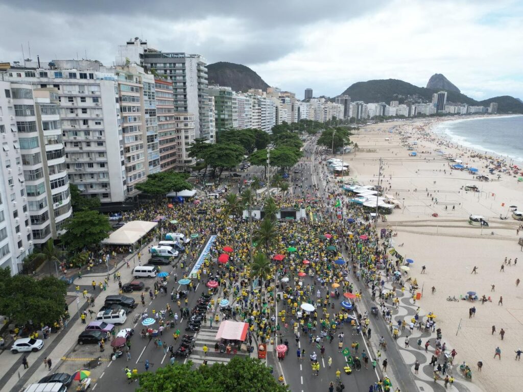 Manifestação Bolsonarista em Copacabana Reúne 4,7 Mil Pessoas, Abaixo do Esperado