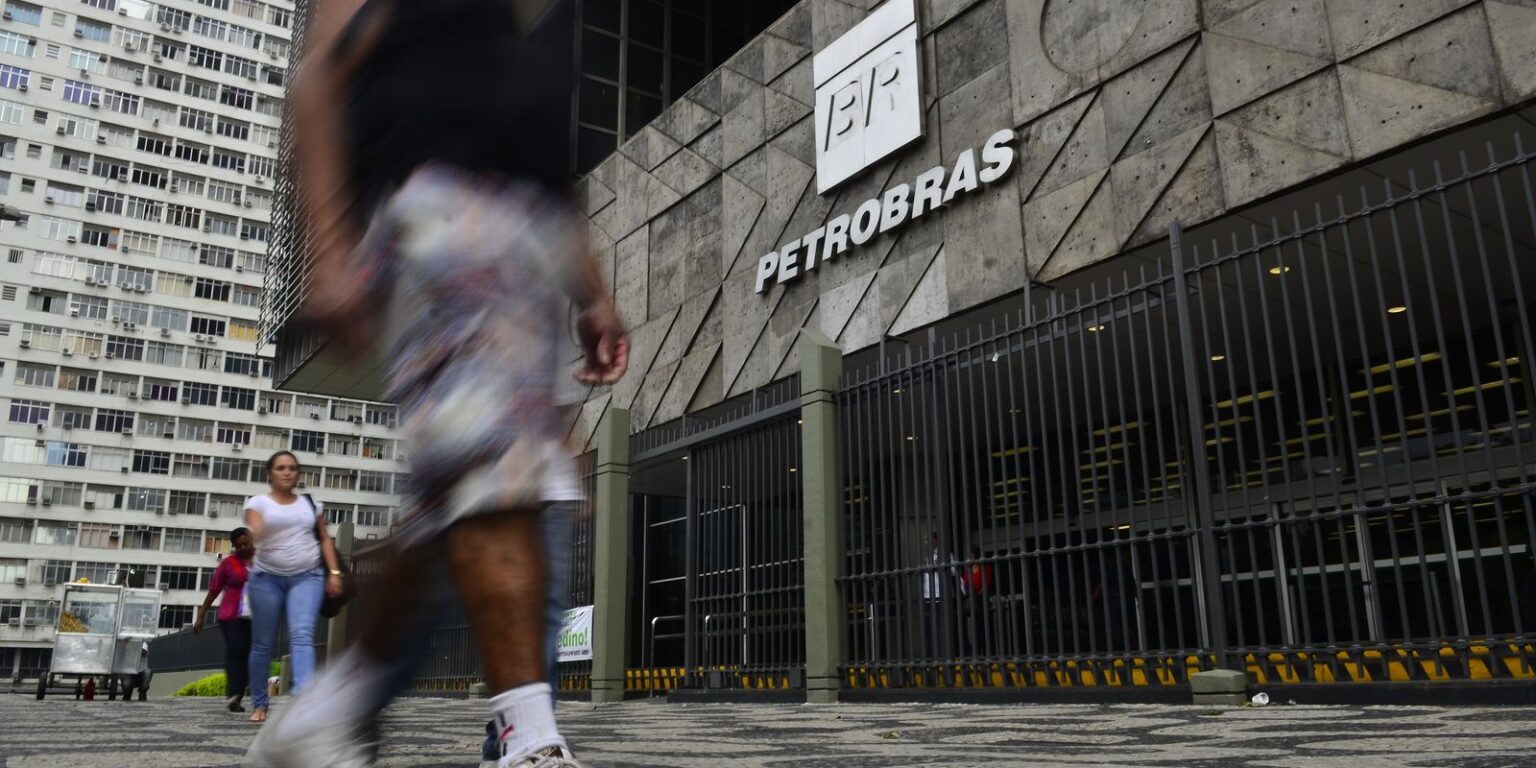 Petrobras Assegura Fornecimento Total de Combustíveis Produzidos Petrobras Assegura Fornecimento Total de Combustíveis Produzidos