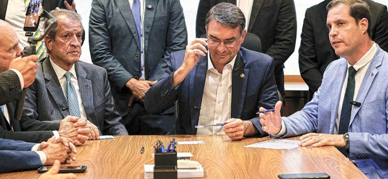 PL Busca Expandir Influência na Câmara Enquanto Partidos Menores Formam Alianças Estratégicas PL Busca Expandir Influência na Câmara Enquanto Partidos Menores Formam Alianças Estratégicas