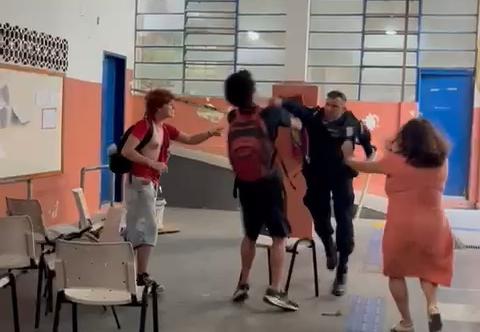 Polícia Militar Agride Estudantes em Escola do Rio de Janeiro: Um Caso de Repressão