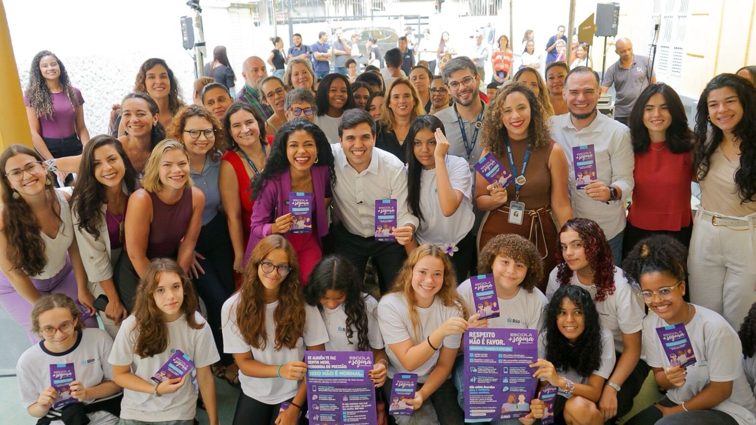Prefeitura do Rio Lança Campanha ‘Escola Mais Segura para Meninas’ e Distribui Materiais Educativos Prefeitura do Rio Lança Campanha 'Escola Mais Segura para Meninas' e Distribui Materiais Educativos