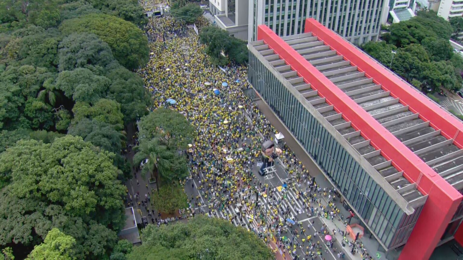 Protestos contra Lula e STF reúnem 20,4 mil em SP e 4,7 mil no Rio Protestos contra Lula e STF reúnem 20,4 mil em SP e 4,7 mil no Rio