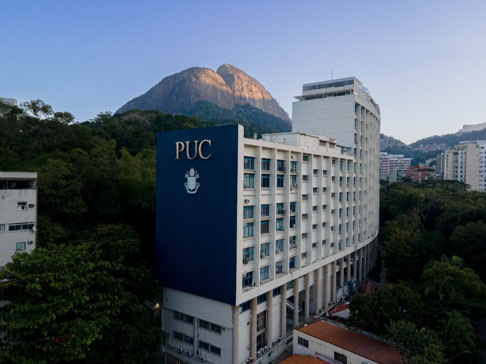 PUC-Rio é Finalista do Prêmio Nacional de Gestão Educacional 2026 com Projeto Inovador