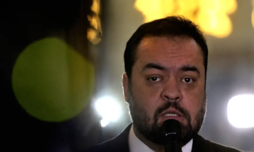 Renúncia de Cláudio Castro: Uma Nova Interrupção na Política do Rio de Janeiro