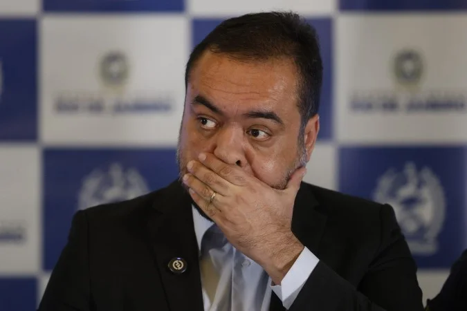 Renúncia de Cláudio Castro Cria Incertezas no Governo do Rio de Janeiro