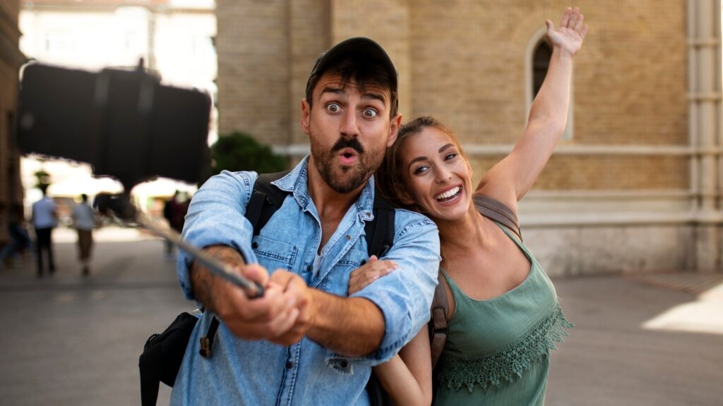 Turismo Digital: O Impacto das Redes Sociais e Filmes no Desejo de Viajar entre os Jovens Brasileiro