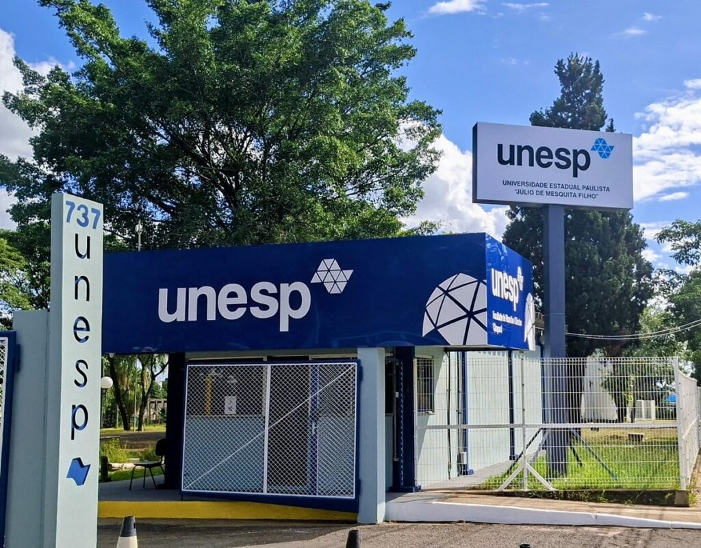 Uso de Inteligência Artificial na Educação: Regras e Recomendações das Universidades Brasileiras Uso de Inteligência Artificial na Educação: Regras e Recomendações das Universidades Brasileiras