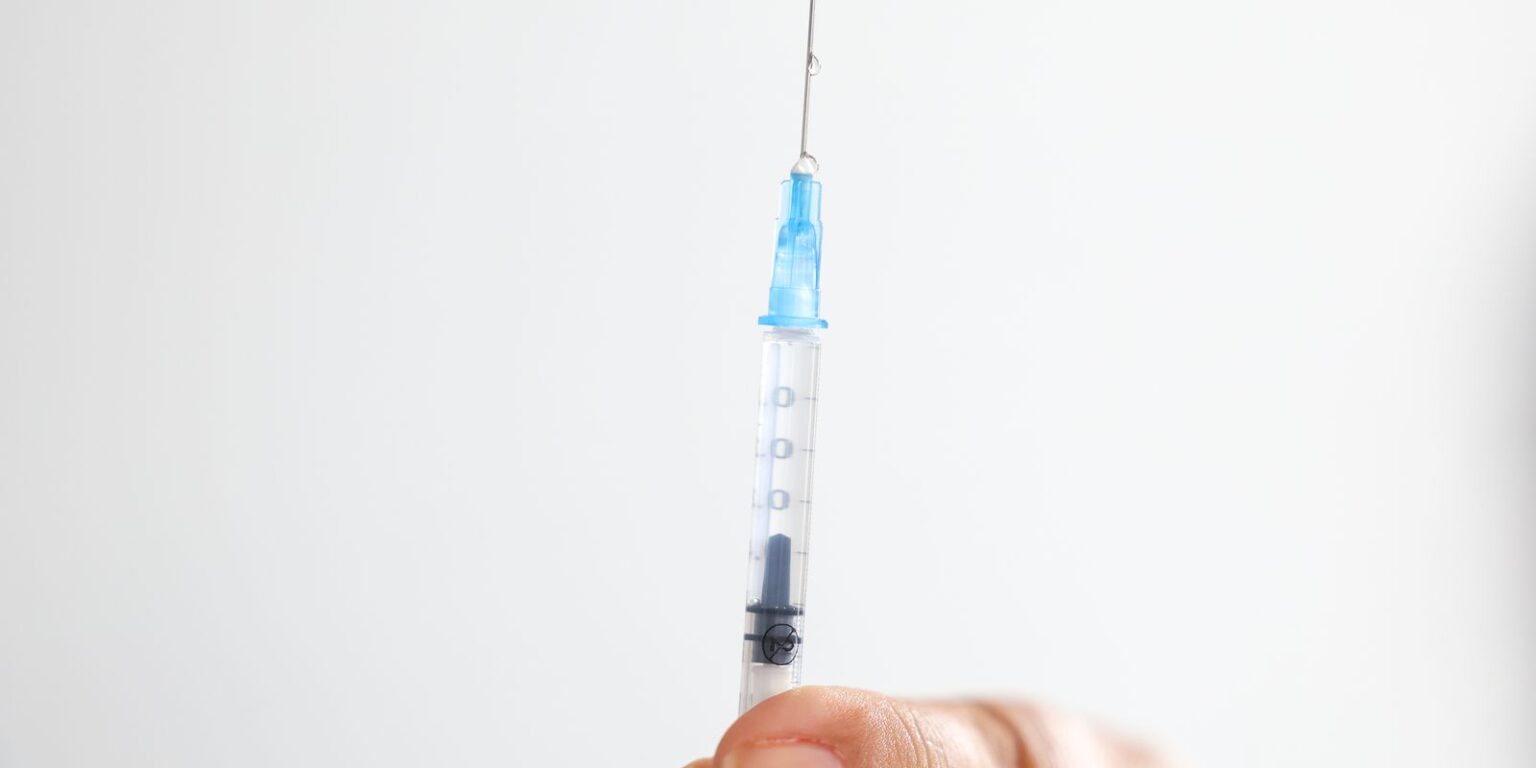 Vacinação contra HPV: Pesquisa Revela Baixa Cobertura entre Adolescentes Vacinação contra HPV: Pesquisa Revela Baixa Cobertura entre Adolescentes