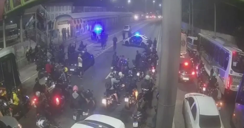 Violência armada no Rio Impacta 190 mil Estudantes: Uma Análise Crítica