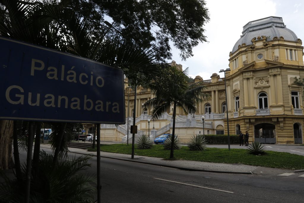 As Flácidas Margens do Rio de Janeiro: Uma Análise Histórica e Atual