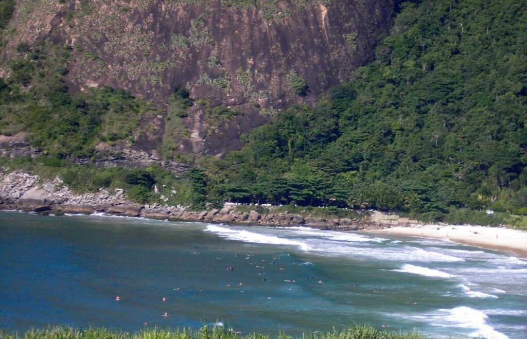 As Praias Mais Limpas do Rio de Janeiro em 2025: Descubra os Paraísos com Água Cristalina