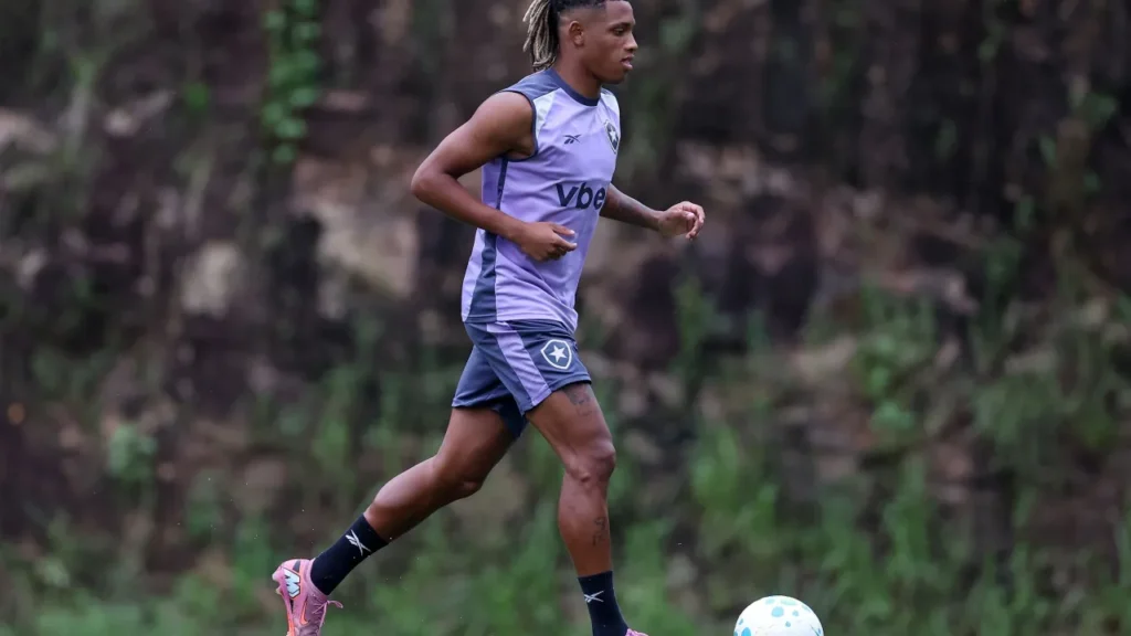 Botafogo Escala Danilo e Barboza para Clássico Contra o Vasco