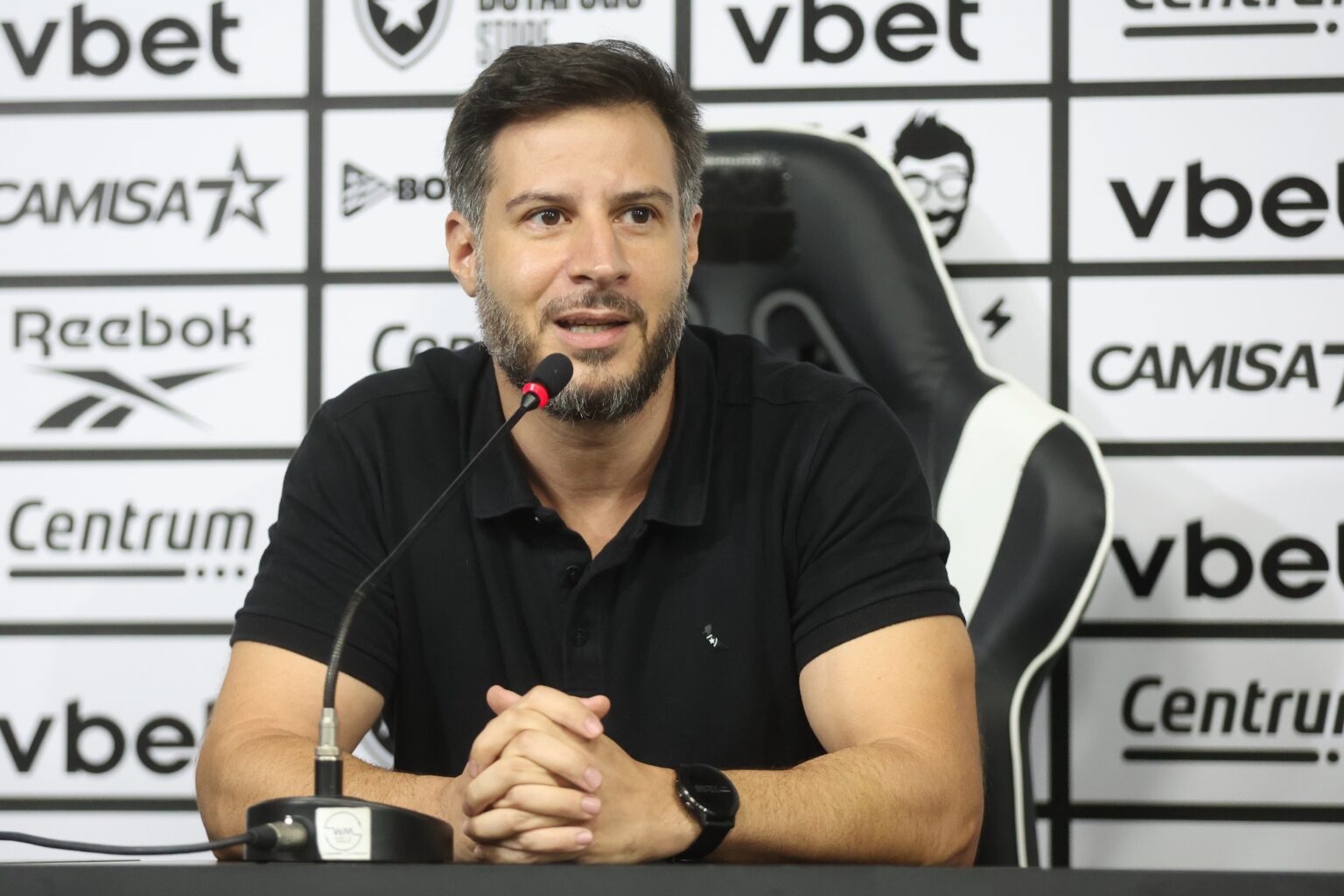 Botafogo Reclama da Arbitragem em Clássico contra o Vasco e Apresenta Queixa à CBF Botafogo Reclama da Arbitragem em Clássico contra o Vasco e Apresenta Queixa à CBF