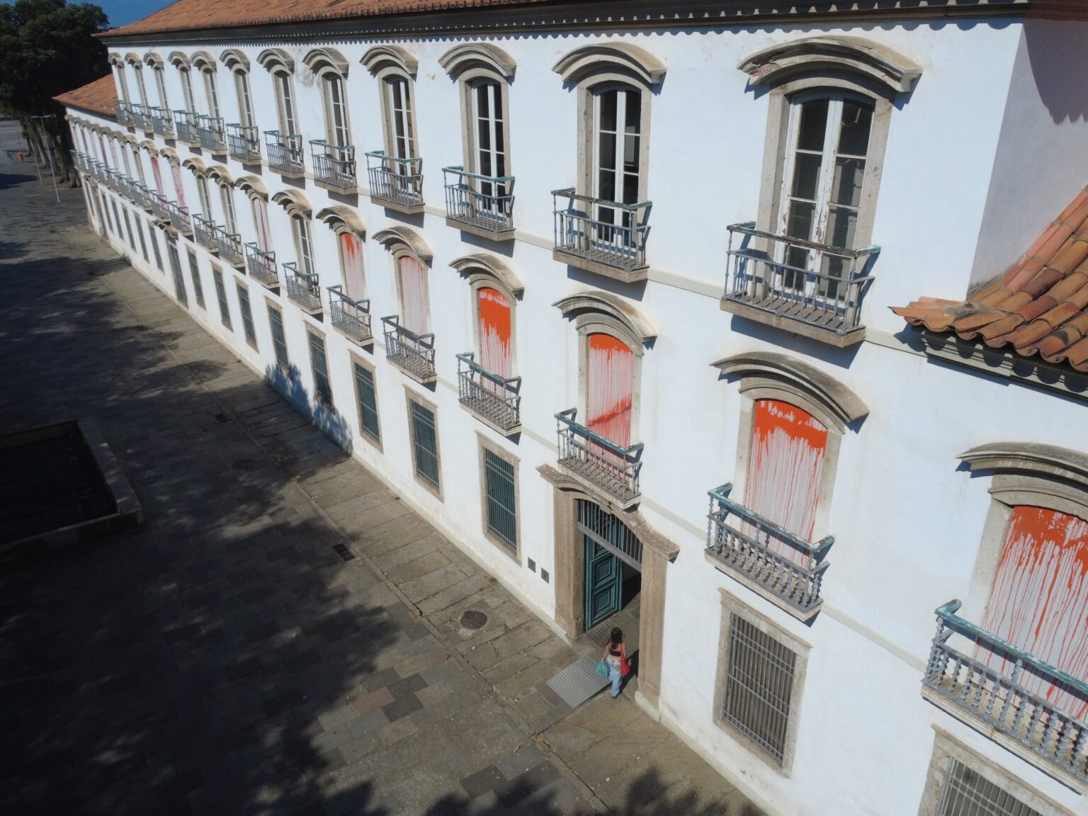 Celebrando Quatro Décadas de Cultura: Exposição no Paço Imperial Reúne Mais de Cem Artistas