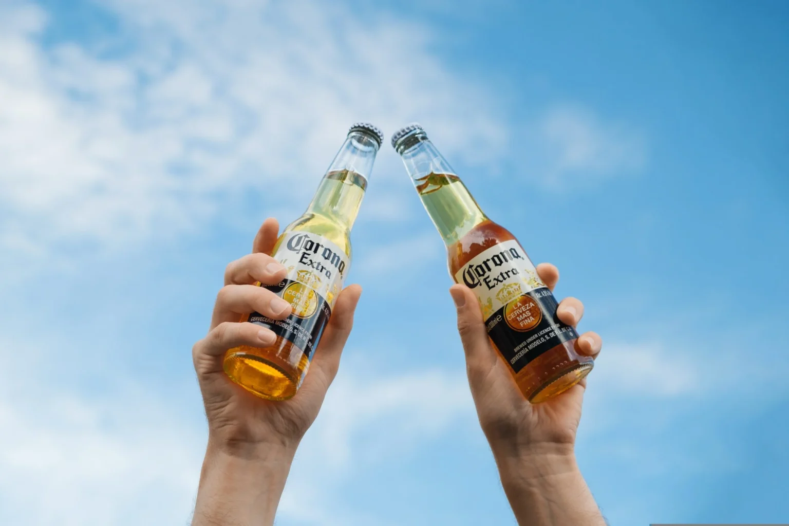 Corona e Shakira: Conexão Praiana que Encanta Fãs na Orla Carioca