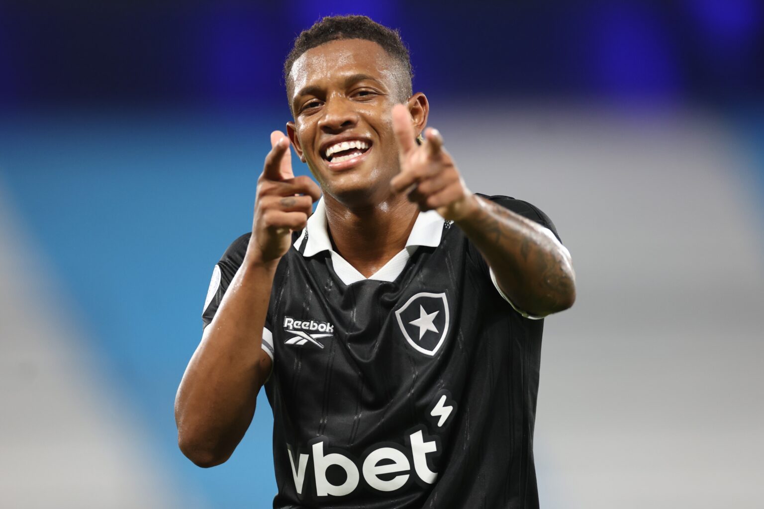 Danilo Brilha com Oito Gols e Se Aproxima da Seleção para a Copa do Mundo