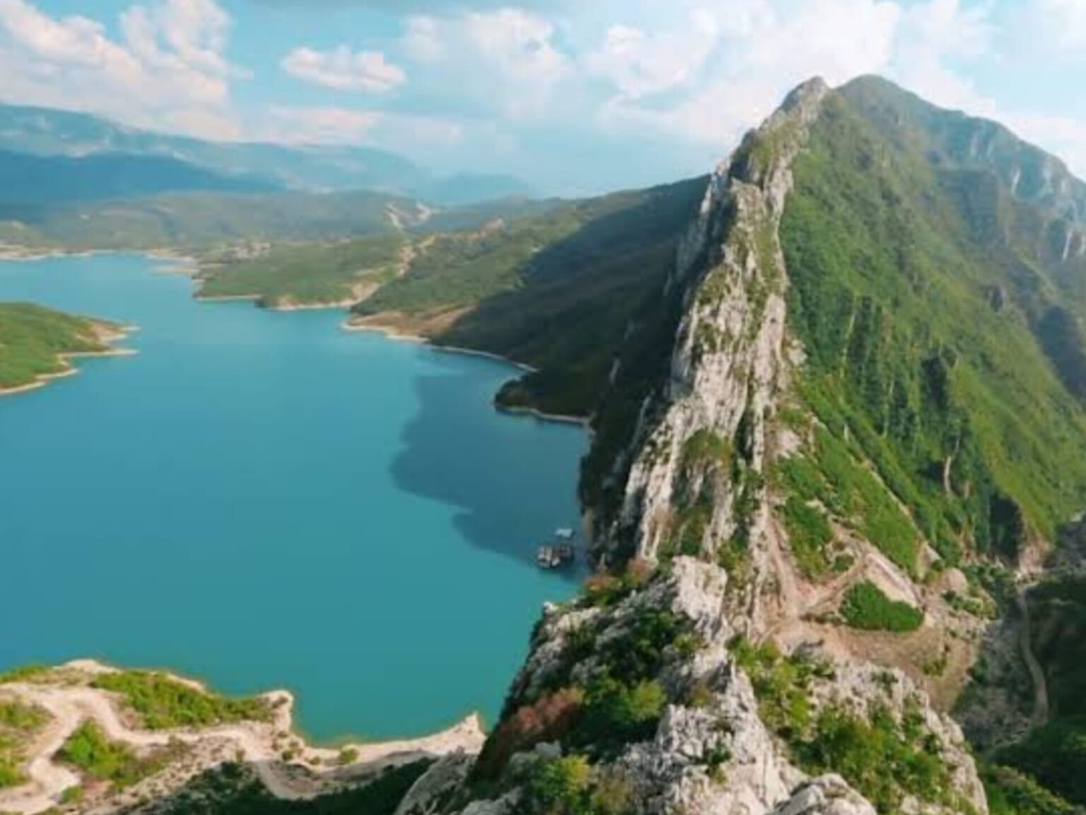 Descubra a Albânia: O Destino Oculto que Rivaliza com a Grécia e Maldivas sem Estourar o Orçamento