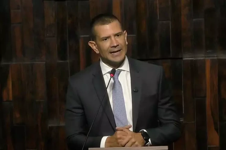 Diálogo é a Chave para a Sucessão no RJ, Afirma Douglas Ruas, Novo Presidente da Alerj