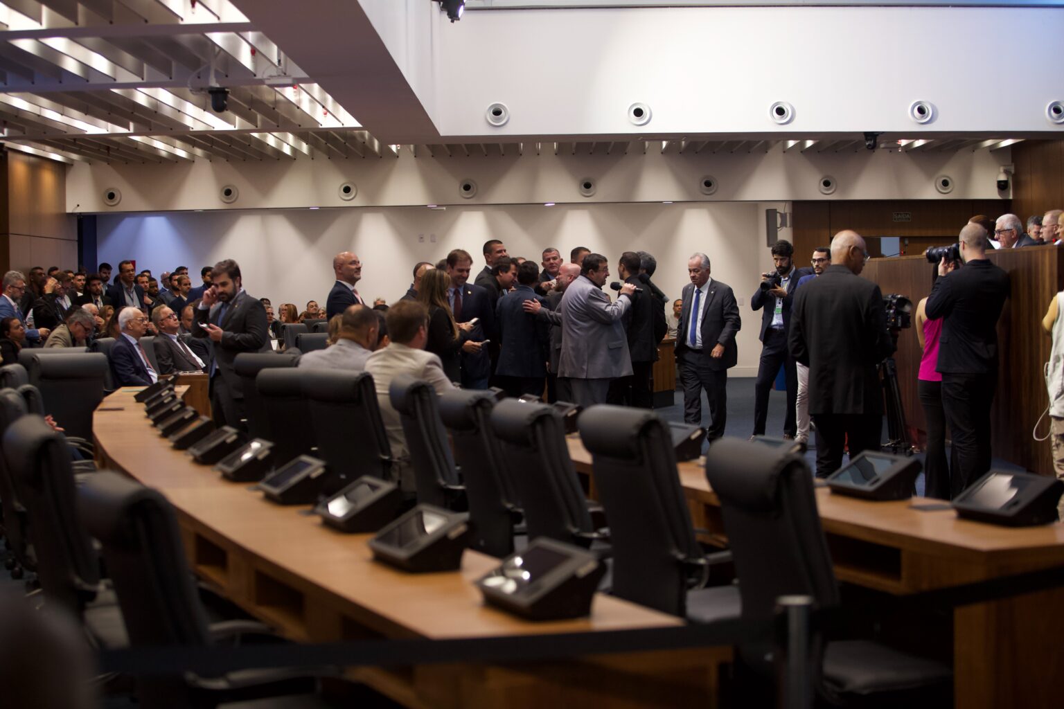 Eleições na Alerj: PL Avalia Manter Delaroli Interino em Meio a Traições e Alianças