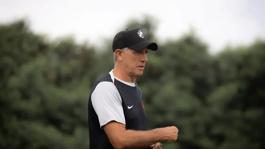 Escalação do Vasco: Mudanças Estratégicas de Renato para o Clássico Contra o Botafogo Escalação do Vasco: Mudanças Estratégicas de Renato para o Clássico Contra o Botafogo