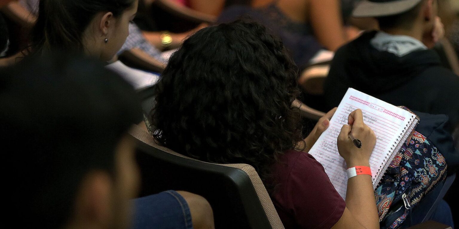 Estudantes Inadimplentes do Fies Podem Receber Medidas de Apoio do Governo Estudantes Inadimplentes do Fies Podem Receber Medidas de Apoio do Governo