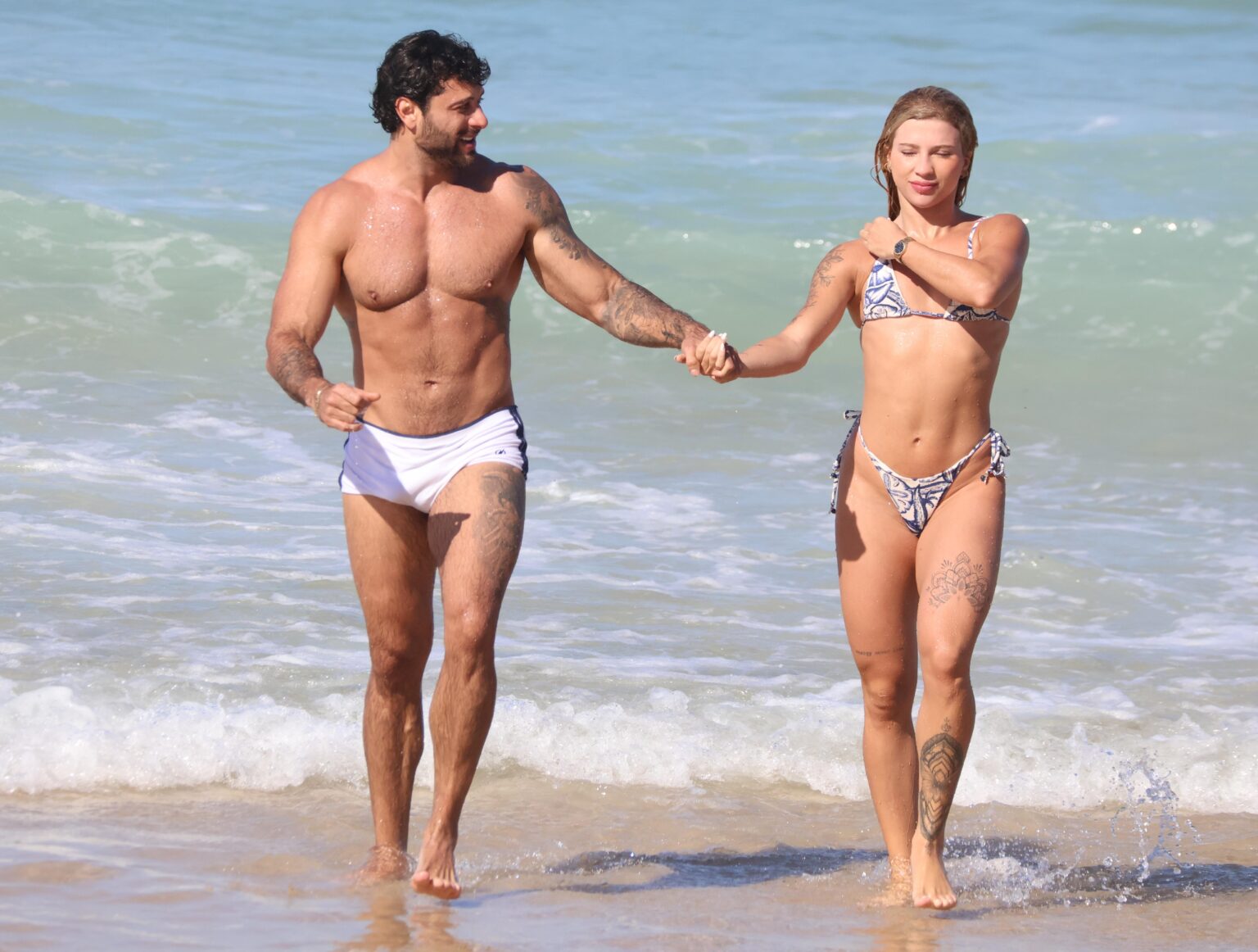 Famosos aproveitam dia ensolarado na praia do Rio de Janeiro