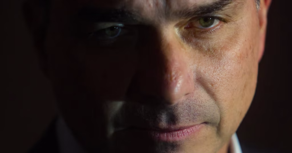 Flávio Bolsonaro: Candidato Viável, Mas sem Consolidação Afirmativa