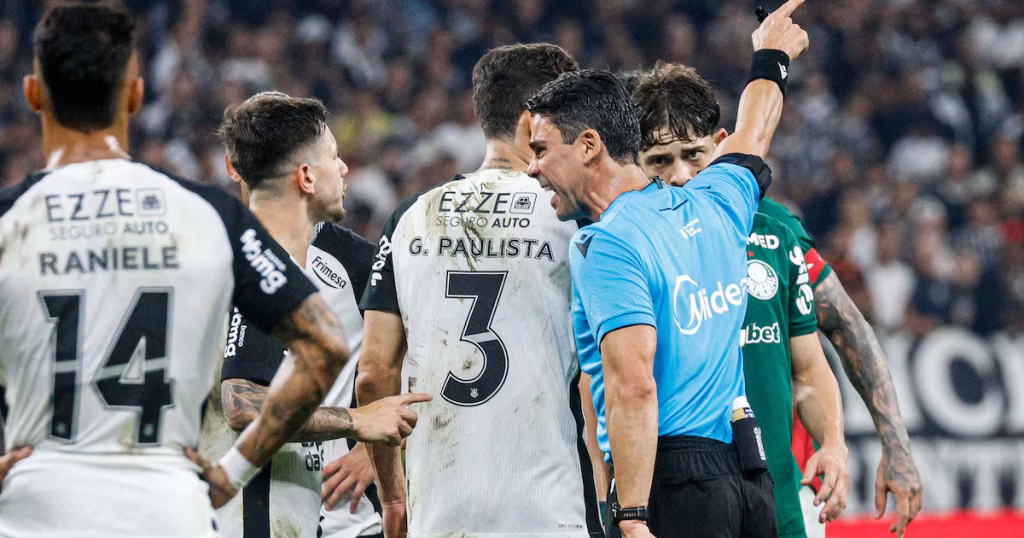Gesto Obsceno de Jogadores do Corinthians: Entenda a Expulsão Justificada
