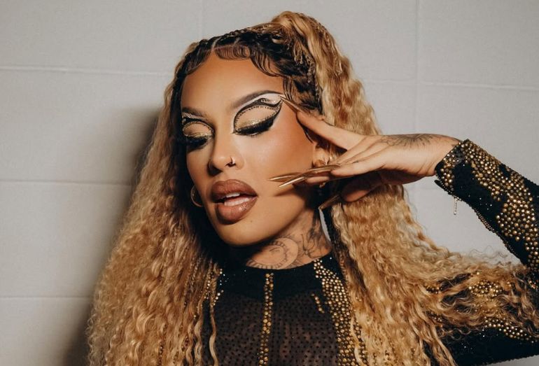 Gloria Groove Anuncia Show Gratuito na Praça Mauá em Comemoração aos 10 Anos de Carreira