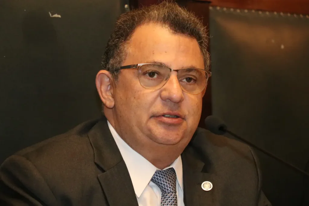 Governador do Rio exonera procurador-geral em movimentação política