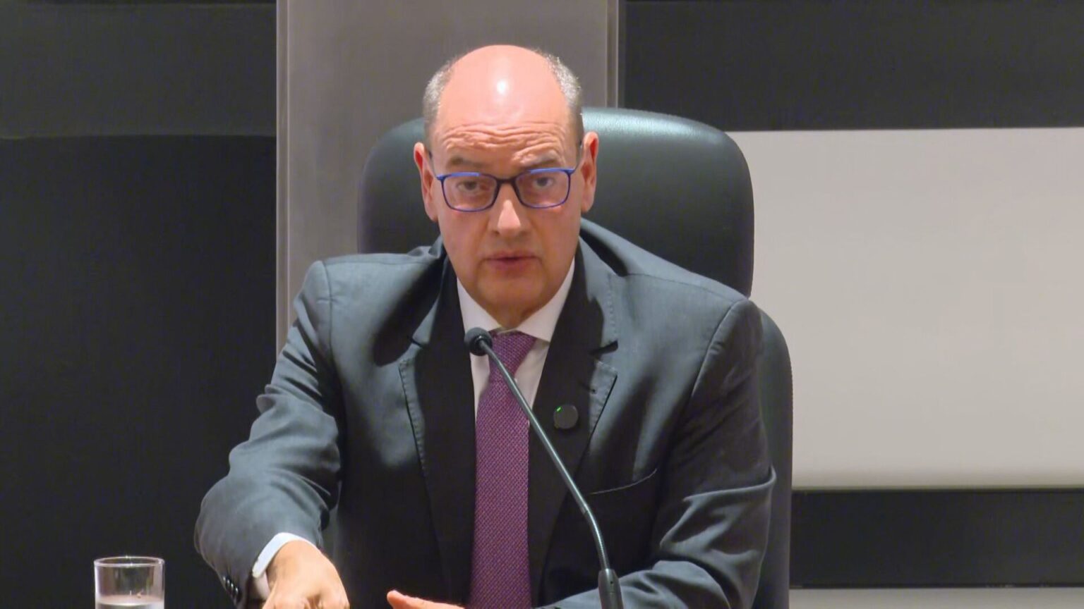 Governador do RJ exonera 459 servidores e prevê cortes de até 1,6 mil cargos, economizando R$ 10 mil