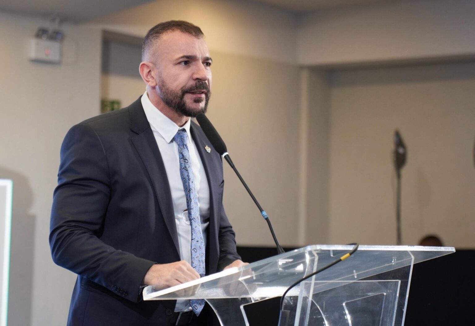 Governador Interino do RJ Desfaz Estrutura de Poder e Demite Presidente da Cedae Governador Interino do RJ Desfaz Estrutura de Poder e Demite Presidente da Cedae