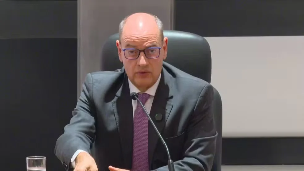 Governador Interino do RJ Enfrenta Desafios na Formação da Equipe Governador Interino do RJ Enfrenta Desafios na Formação da Equipe