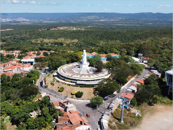 Juazeiro do Norte Recebe 37ª Caravana da Alegria da Bahia em Grande Estilo