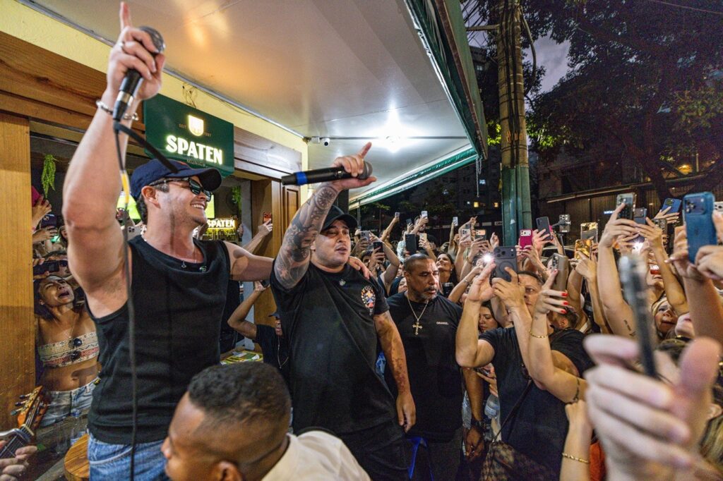 Matheus e Kauan agitam Belo Horizonte com show surpresa em bar