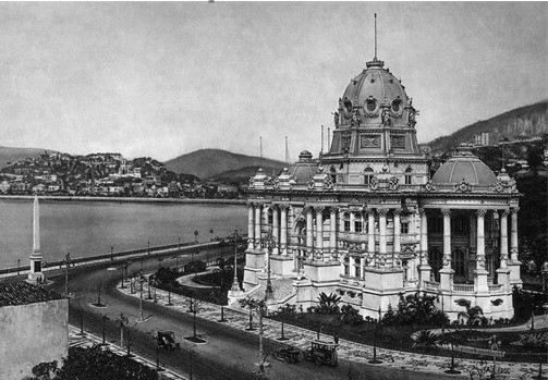 Memórias do Palácio Monroe: 50 Anos Após sua Demolição, Aprendizados Sobre o Rio e o Brasil Memórias do Palácio Monroe: 50 Anos Após sua Demolição, Aprendizados Sobre o Rio e o Brasil