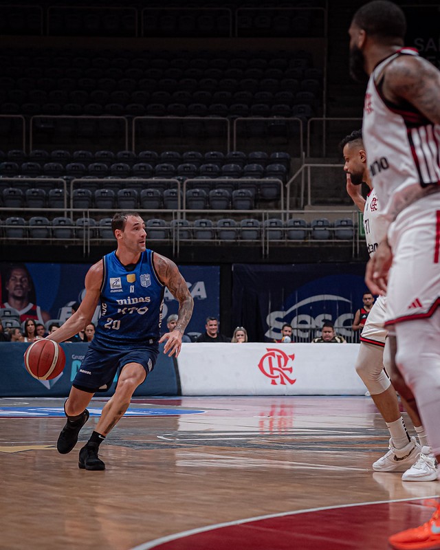 Minas surpreende Flamengo no Maracanãzinho e impõe quarta derrota seguida