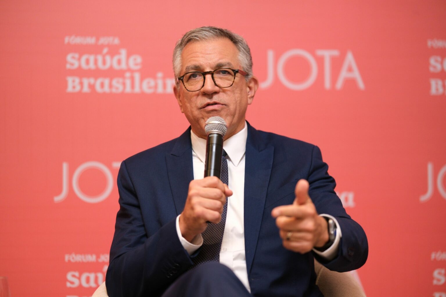 Ministro Padilha liga Flávio Bolsonaro ao ‘apagão’ nos hospitais do RJ e promete destacar saúde nas eleições Ministro Padilha liga Flávio Bolsonaro ao 'apagão' nos hospitais do RJ e promete destacar saúde nas