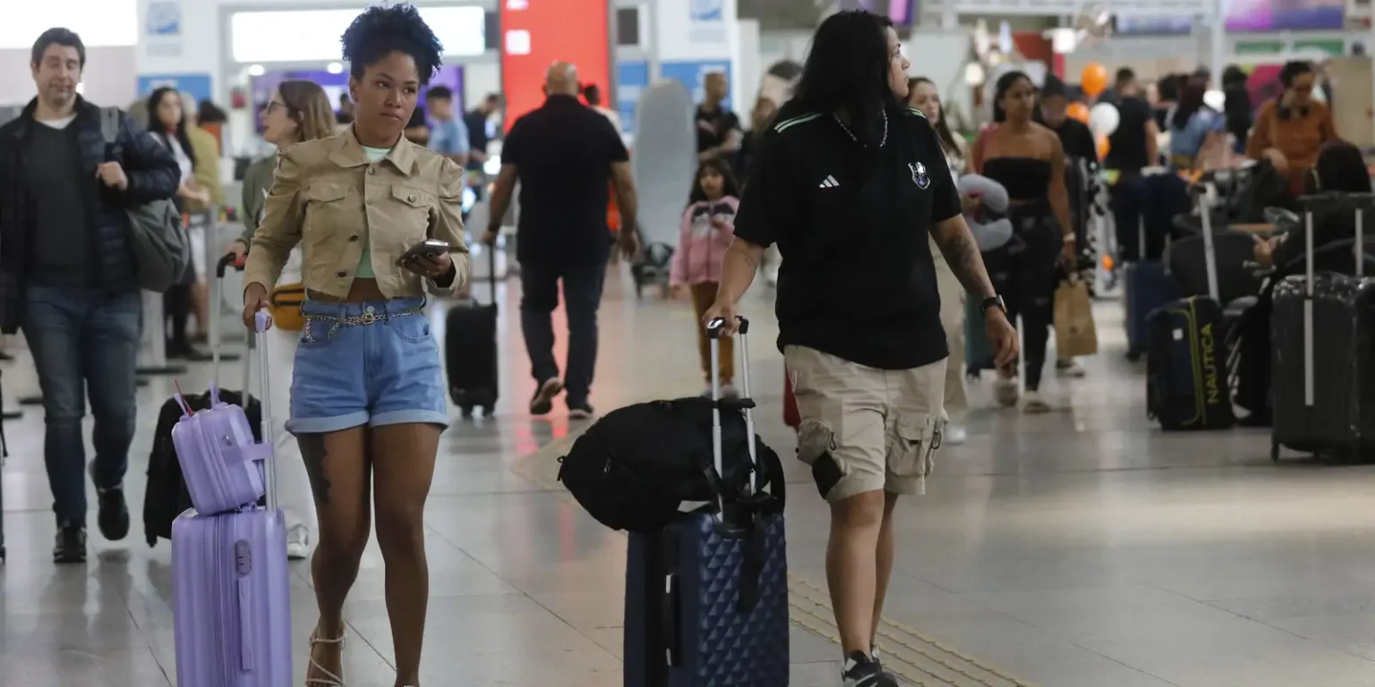 Movimento Aumenta nas Estradas e Aeroportos do RJ Durante o Feriado de Tiradentes e São Jorge