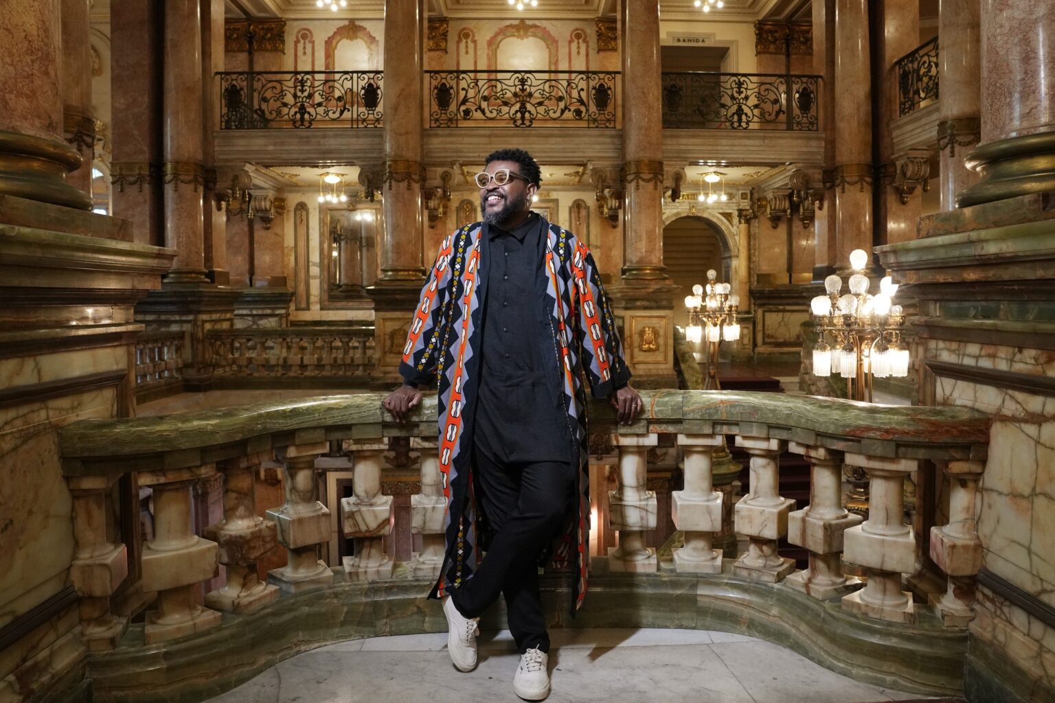 Nego Álvaro Comemora 10 Anos de Carreira com Show Inédito no Teatro Municipal do Rio