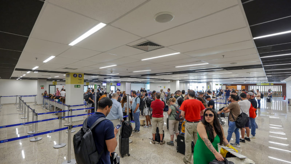 Paraná Registra Recorde de 395 Mil Turistas Estrangeiros em Março de 2024