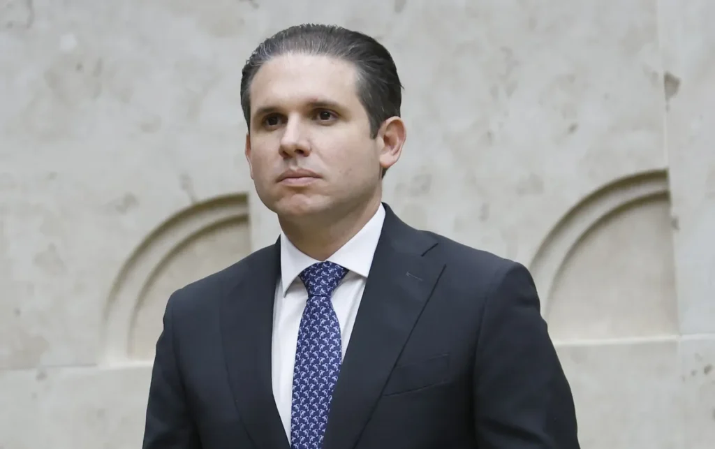 Pressão Governamental Faz Presidente da Câmara Retirar Votação sobre Minerais Críticos