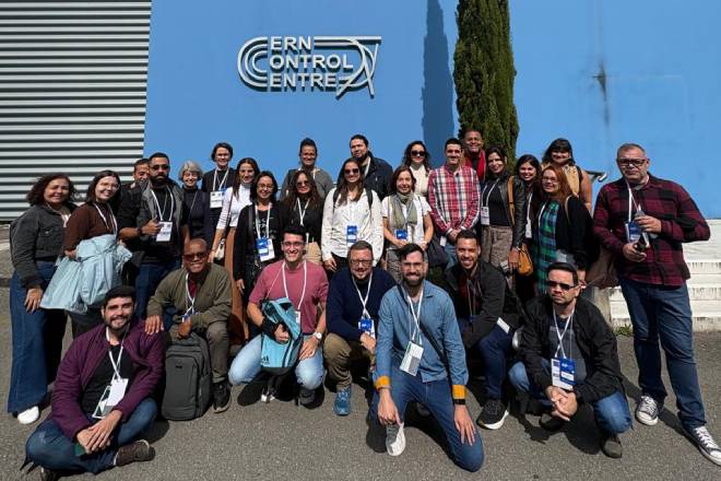 Professores Brasileiros do Ensino Médio Participam de Imersão no CERN sob Coordenação de Pesquisador