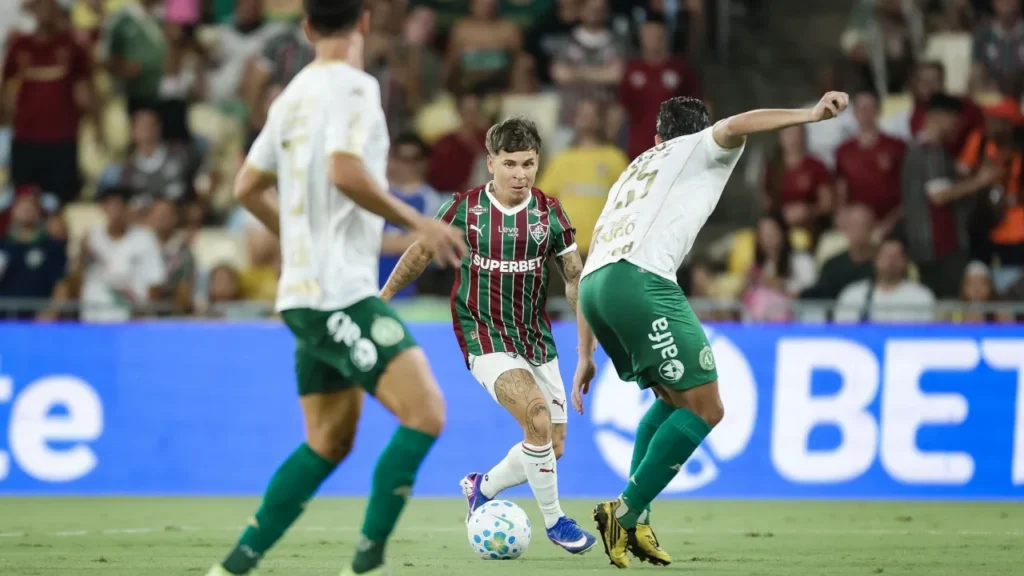 Serna ou Soteldo? Zubeldía Avalia Ataque do Fluminense na Busca pela Vitória