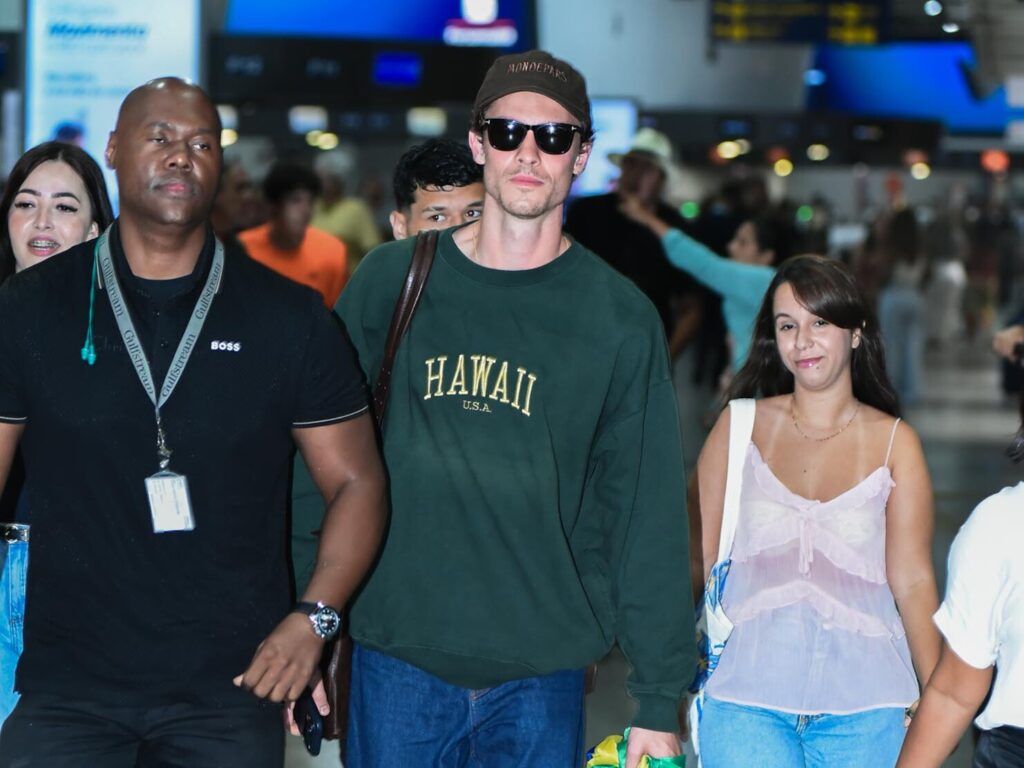 Shawn Mendes Brilha em Show no Aeroporto do Rio, Mesmo Sem Bruna Marquezine Shawn Mendes Brilha em Show no Aeroporto do Rio, Mesmo Sem Bruna Marquezine