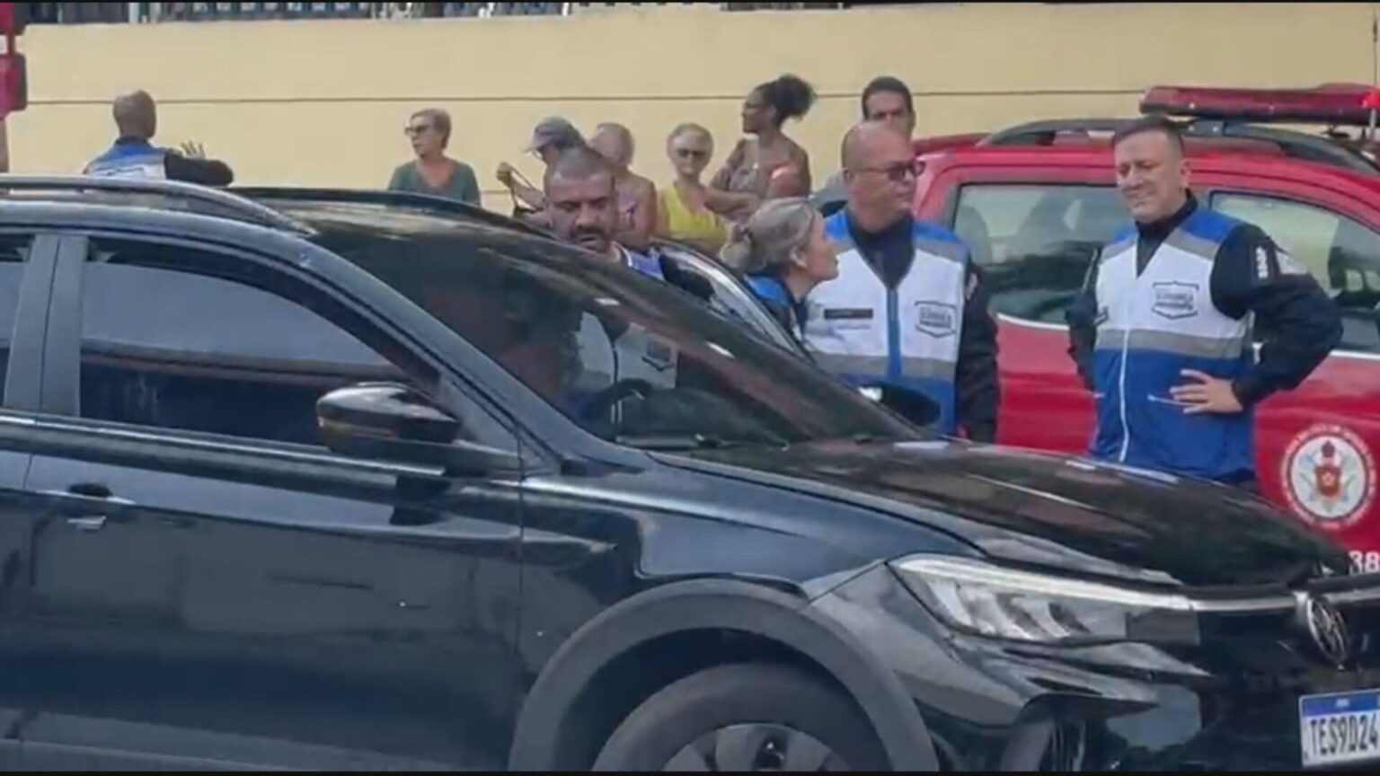Tentativa de Assalto a Policial na Freguesia Acaba com Suspeito Baleado e Motorista Ferido