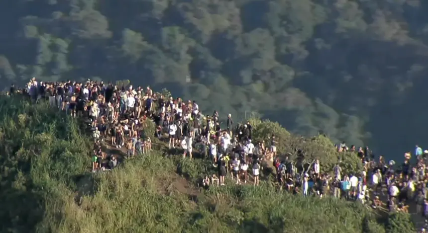 Tiroteio em Morro do Rio de Janeiro Deixa 200 Turistas em Situação de Reféns