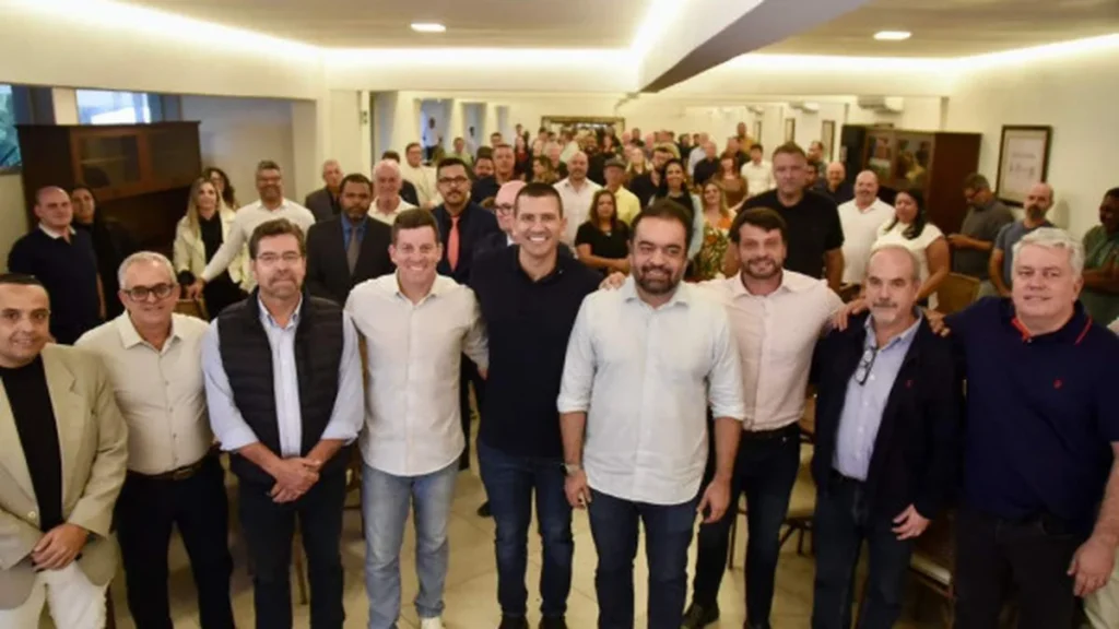 Almoço político em Petrópolis reúne líderes estaduais e municipais